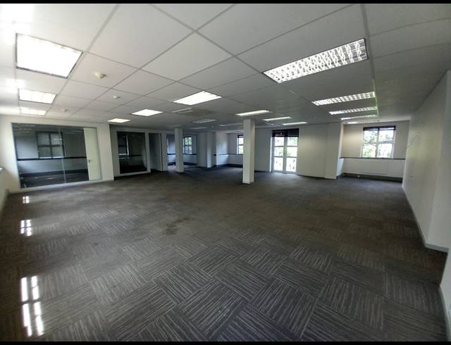 559M² OFFICE TO LET IN BRYANSTON